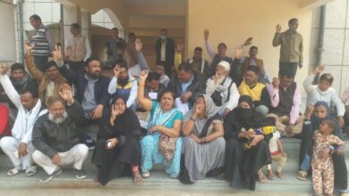 Photo of حیات نگر محکمہ توانائی پر رشوت خوری کا الزام، اہل محلہ نے کیا مظاہرہ