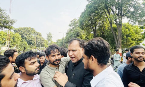 اے ایم یوطلبہ یونین کے سابق صدرڈاکٹر اعظم بیگ پہنچے علی گڑھ،  طلبہ یونین انتخابات کے امیدواروں اور دیگرطلبہ سے کی ملاقات