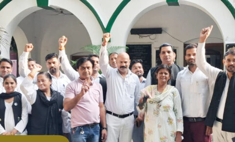 سہارنپور میں ریاستی حکومت کیخلاف وکلاء کا احتجاج،ہائی کورٹ بینچ اور ایڈووکیٹ پروٹیکشن ایکٹ کے مطالبے پر وکلا نے عدالتی کام کاکیا بائیکا ٹ