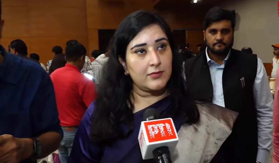 بی جے پی کی خواتین رہنماؤں نے مرمو سے کی ملاقات