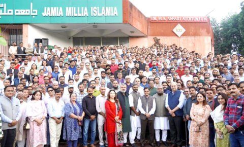 جامعہ ملیہ اسلامیہ کے ملازمین نے بیس سالہ تعطل کے تاریخی اور خوش اسلوب حل کے لیے انتظامیہ کو سراہا