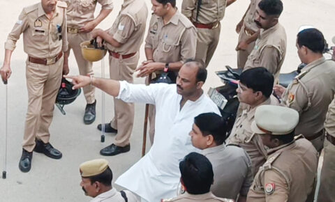 ووٹ چوری اور الیکشن کمشنر کیخلاف احتجاج کرنے والے  اپوزیشن لیڈروں کو پولیس نے کیا گھروں میں نظر بند