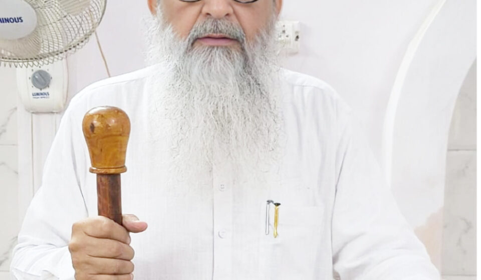 میت کے گھر یتیموں کی سسکیوں کے درمیان لذیذ کھانے! کیا ہمارا ضمیر مر چکا ہے؟، آگرہ کی مسجد نہر والی میں خطبۂ جمعہ کے دوران خطیب محمد اقبال کا میت کے گھر کھانے کی دعوت، یتیموں کے حقوق اور تیجہ، دسواں، چالیسواں جیسی رسومات پر اظہارِ خیال؛ اہلِ محلہ سے غم زدہ خاندانوں کی مدد کرنے کی اپیل