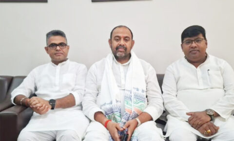 این ڈی اے کی میٹنگ میں نہیں پہنچے آر ایل ایم کے3 ارکانِ اسمبلی، وزیراعلیٰ سمراٹ چودھری کی رہائش گاہ پرمنعقدہ اجلاس سے بنائی دوری،پارٹی سربراہ اوپیندر کشواہا کی مشکلوں میں اضافہ