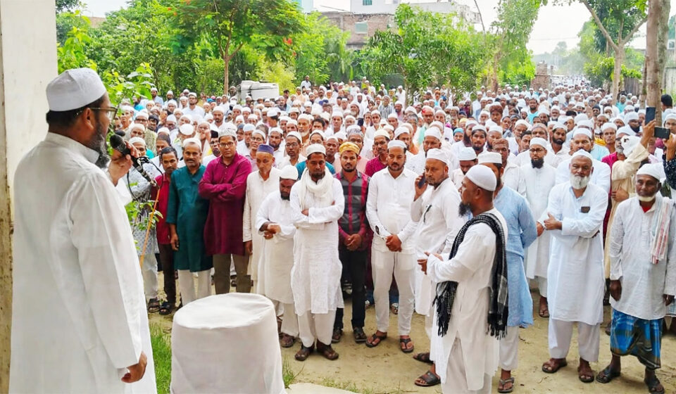 مولانا طفیل احمد قاسمیؒ اپنے آبائی وطن گیاری میں سپردِ خاک،امیرِ شریعت نے پڑھائی نمازِ جنازہ، مدرسہ رحمانیہ میں تعزیتی نشست، علماء و ذمہ داران کا خراجِ عقیدت