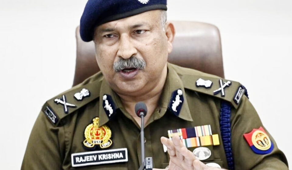 یوپی کے ڈی جی پی راجیو کرشن سخت، ریاست کے 9 اضلاع کے 10 تھانہ انچارجوں کے خلاف کارروائی کی ہدایت